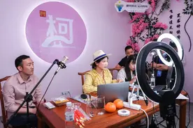 探访 | 农民主播“上位”，“土味”直播助力乡村振兴图片
