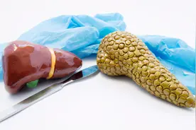 给男人们提个醒：早晨起床后，这4个行为要尽量避开，以免伤肝图片