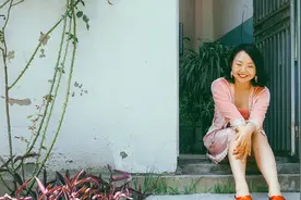 辣目洋子：努力咧嘴笑图片