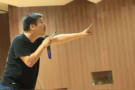 张雪峰结束北漂、北三县放开落户。北京800万外地人口身归何处图片