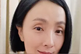 中年女性头发由长变短别犹豫，千万不要半短发，要短就短得时髦图片