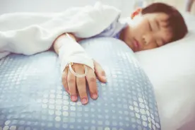 输液对人体有危害吗？冬季选择输液打通血管，防脑卒中，靠谱吗？图片