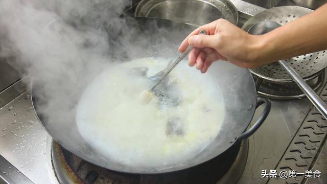 鲫鱼和花胶的做法大全 2026年鲫鱼和花胶的做法大全窍门
