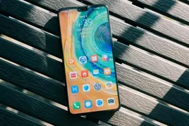 华为扛不住了，华为mate30 5G一夜跌至新低，麒麟990+4200mAh图片