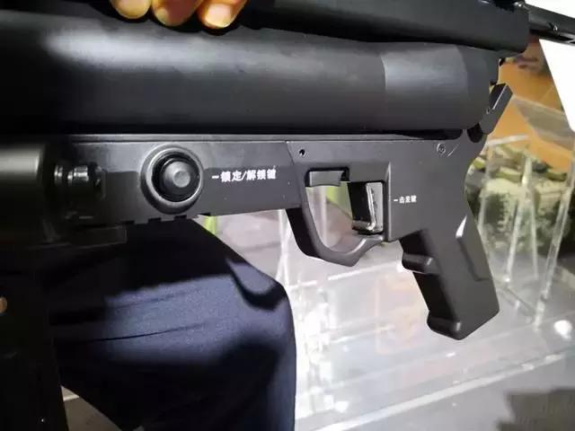 1发不够？再来5发！中国迷你单兵导弹一人带6发专教狙击手做人