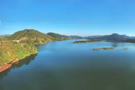 风吹湖面层层浪，雨打沙滩点点坑——广西贺州合面狮水库图片