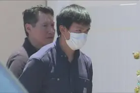 发生了什么？美FBI出动大批警力强闯入民宅，突袭逮捕24岁华裔退伍兵，没收电脑与枪支图片