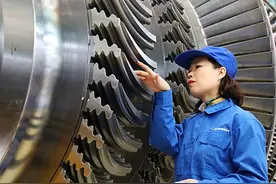 中国女焊工刘霞：攻克世界顶尖技术，用绝技“焊”卫中国图片