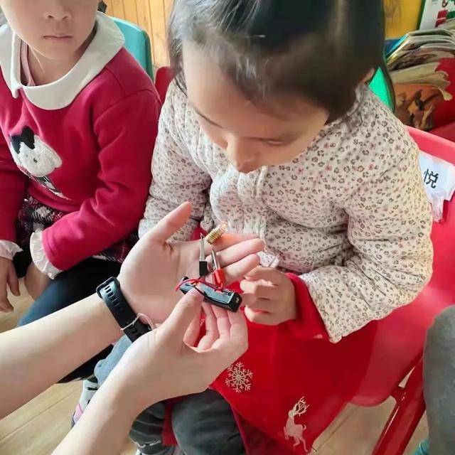 日常 | 天宝乐全日制科学实验——点亮小灯泡