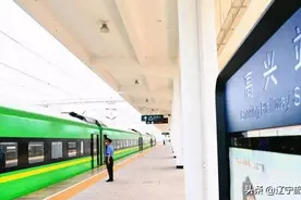 四川有一座“最高兴”的小镇，迎来现代化火车站，还有了动车组图片