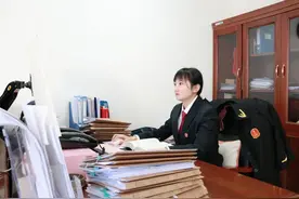 徐瑶：“乘风破浪”的90后法官图片