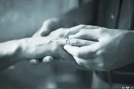 他为抚养兄长一双儿女，20年没有结婚，不料人到中年迎来良缘……图片
