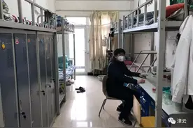 穿着纸尿裤的值班医生：其实也怕，但再难也要守住图片
