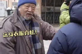 74岁李保田罕露面，老年斑明显胡子白，因不满圈内潜规则被孤立图片