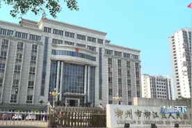 法治天下|中年女子泳池中溺亡，水深不及身高，死亡原因究竟是什么？图片