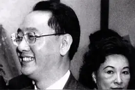 1995年，汤君年花6亿在上海买一块地建4栋楼，如今一套房价值上亿图片