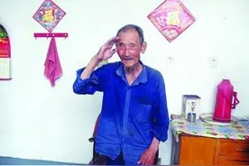 1963年，一河北农民洪水中拼命捞回一个袋子，45年后暴露英雄身份图片