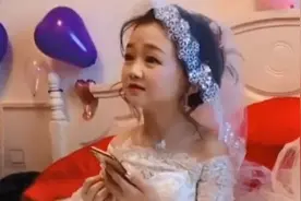 最美“袖珍女”结婚了，30多岁却拥有“娃娃脸”，父母含泪送嫁图片