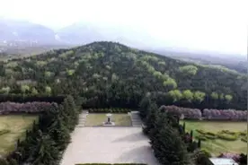 秦始皇的兵马俑里都是真人？一尊裂开的兵马俑，解开千古谜团图片