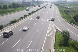 险！男子误入高速竟在匝道转圈圈图片