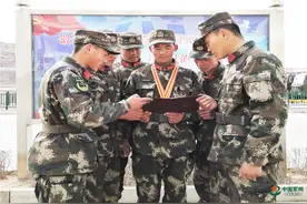 缘何？“白面书生”硬生生地练成了“黑面金刚”图片