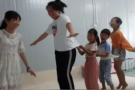 沈丘县：“巧媳妇基地+儿童之家”让留守妇女打工挣钱带娃两不误图片