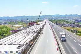 贵州首个“四改八”高速公路项目将于年底通车图片