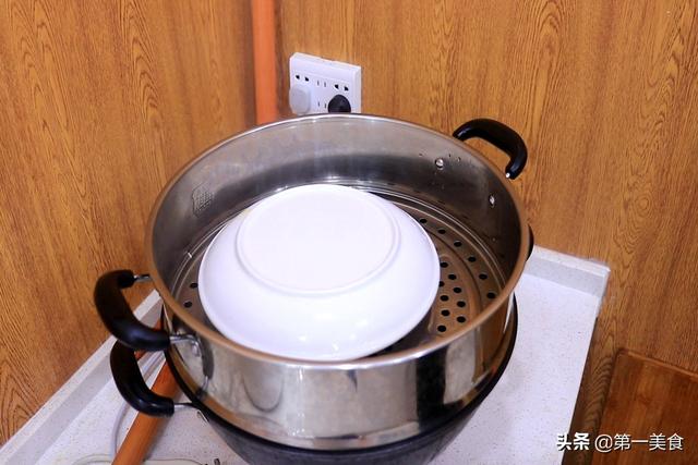 三个鸡蛋、一杯牛奶，教你在家做布丁，细腻爽滑入口即化，超简单