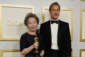 74岁创造韩影历史、花甲之年拿最佳女主！韩国国民奶奶们都太酷了图片