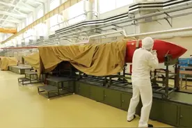 俄军亮出核动力涡喷导弹，无限射程，可在大气层飞行三年图片