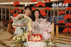 假日暖洋洋第34集：严立伟向暖暖求婚 朱浩伟夏小蕊复合图片