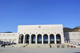 “民族之魂魄——延安”图片