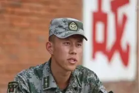 在奋斗中让青春飞扬丨“狙击教头”杜越：弹道有痕 青春无悔图片