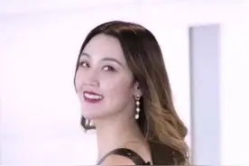 广东炎热的夏天，随拍广州街头，下班美少女，漂亮美丽动人！图片