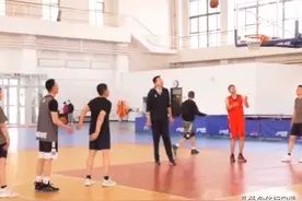 王治郅新工作曝光，放弃CBA留任部队执教，大校军衔月薪过万图片