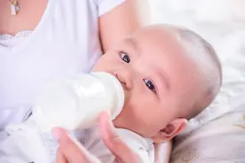 孩子多大可以喝纯牛奶？喝纯牛奶好，还是喝奶粉好？图片