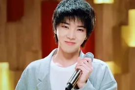 华晨宇被当作提款机，一人养几家公司，被老板龙丹妮“供着”图片