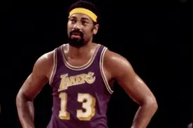 NBA得分机器之张伯伦：单场100分，场均50+无人能及图片