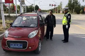 老年代步车转正后，就能上路行驶吗？图片