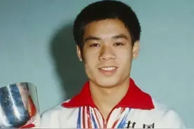 李宁的成长故事：8岁遇青梅，19岁夺6金，27岁入商海，30岁结连理图片