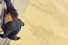背后！包抄！我抱住你了！图片