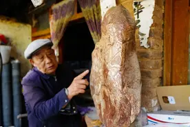 74岁老汉家有“奇石”30万不愿卖，原因不是嫌钱少，听他咋说图片