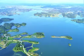 湖北赤龙湖：山与湖的犬牙交错图片