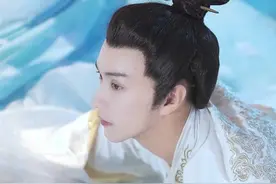 汉服博主发视频装韩国人，文案姓名皆用韩文，被骂为了流量扔骨气图片