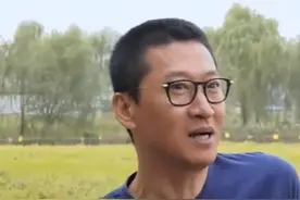 "尔康"周杰退圈务农，裤子穿8年太落魄？被林心如1句话毁前程图片