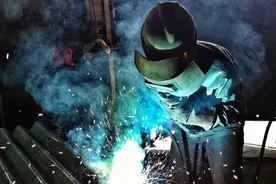 焊工师傅月收入8000-9000，为什么企业招不到人，却留得住人？图片