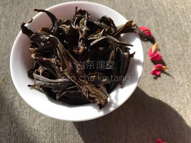 武夷岩茶有涩味，汤水浑浊，这是怎么回事？