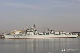 这艘海军第一代导弹驱逐舰，为什么会驻泊在宁夏的黄河岸边？图片