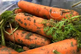 买胡萝卜，选不带泥还是带泥好？有啥区别呢？学会别再买错了图片