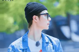 夏日清爽花衬衣，王一博林彦俊时尚酷盖，吴世勋陈伟霆潮酷十足图片